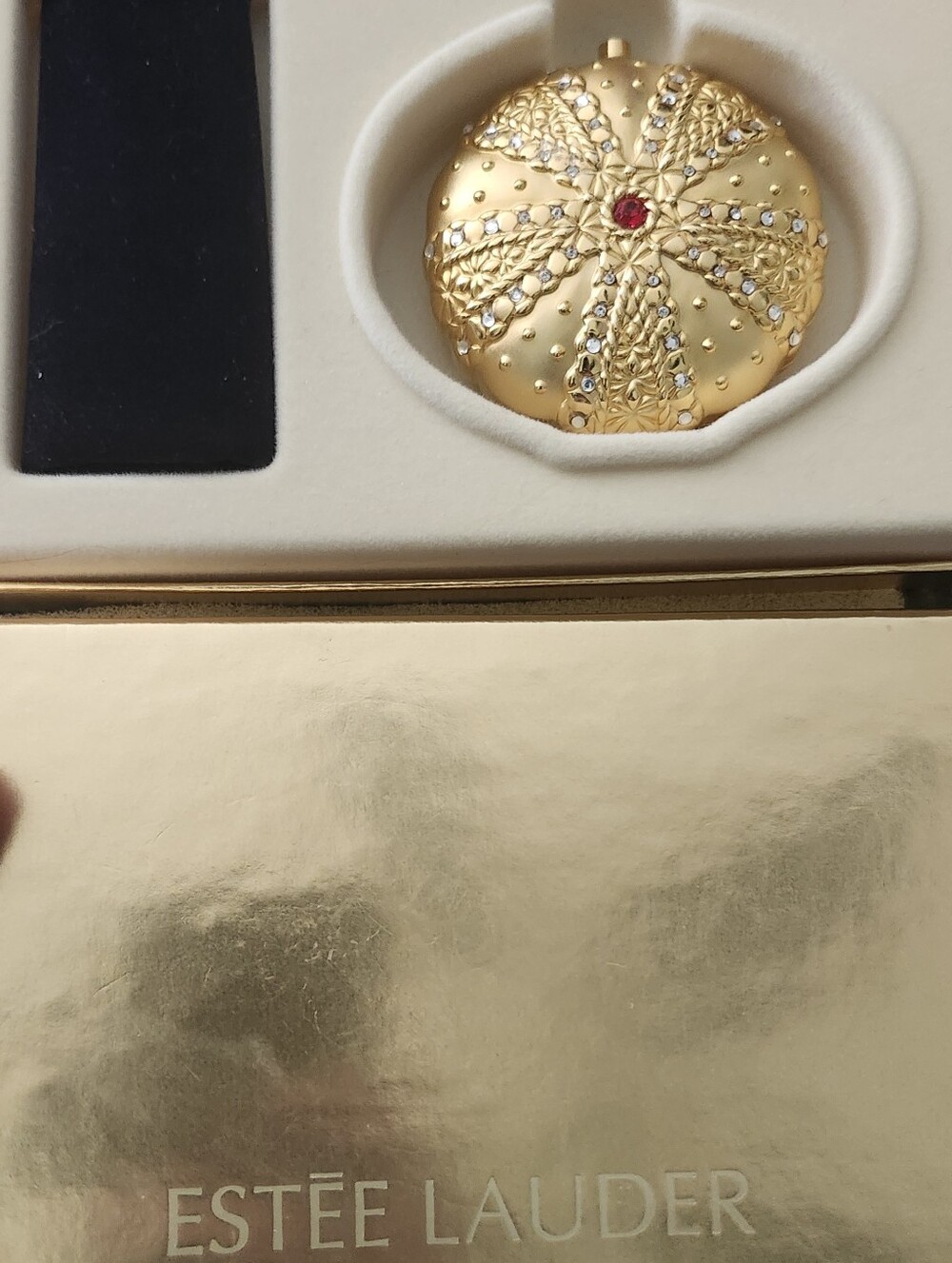 Estee Lauder "Seashell" Gold Tone Swarovski Crystals Powder Compact NIB - Picture 2 of 16